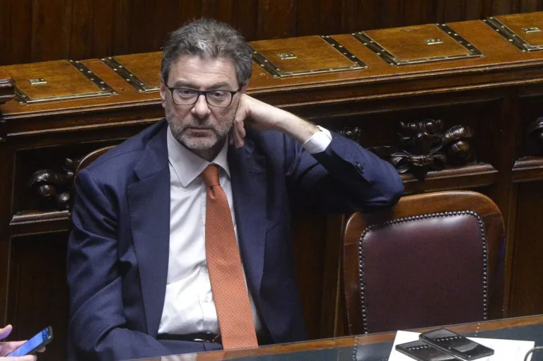 Giorgetti “Servono misure mirate, temporanee e condivise contro il caro energia”