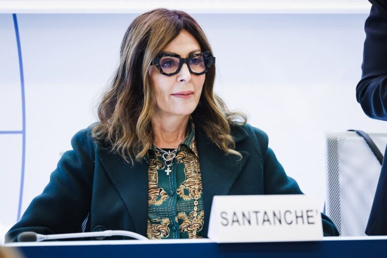 Daniela Santanché si dimette da ministro del turismo: “Non nascondo l’amarezza, ma obbedisco a Meloni”