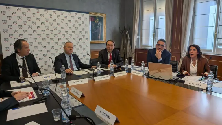 Rapporto Ristorazione di FIPE-Confcommercio: consumi a quota 100 miliardi, in calo imprese e lavoratori dipendenti