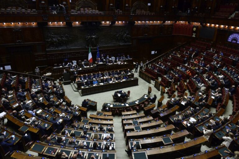 La Camera ha approvato in via definitiva il decreto carburanti, è legge