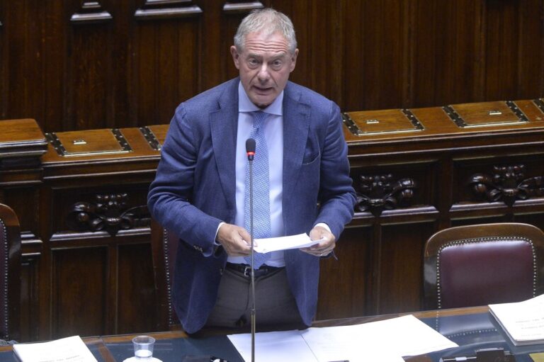 Urso e le Regioni: “Il piano presentato da Elecrolux è inaccettabile, chiediamo il suo immediato ritiro”