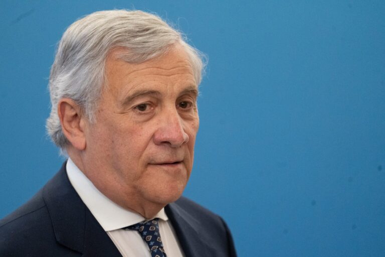 Tajani “Mai andati in ginocchio da Trump, noi sempre a testa alta”