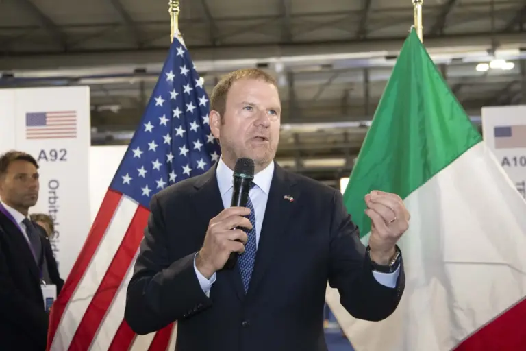 Ambasciatore Usa a Roma “Meloni ha fatto un lavoro eccellente, con lei l’Italia è un paese leader”