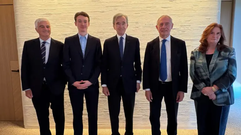 Urso incontra Arnault a Parigi: “Lavoriamo insieme per rafforzare la catena del valore in Italia”