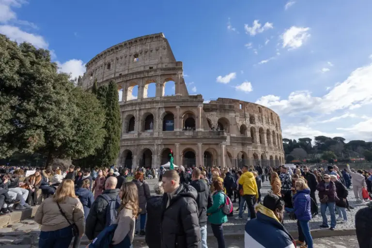 Il turismo estero spinge i consumi, nel 2025 la spesa degli stranieri in Italia vola a 56,7 miliardi