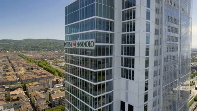 Intesa Sanpaolo, nel primo semestre utile netto +6,5% a 5