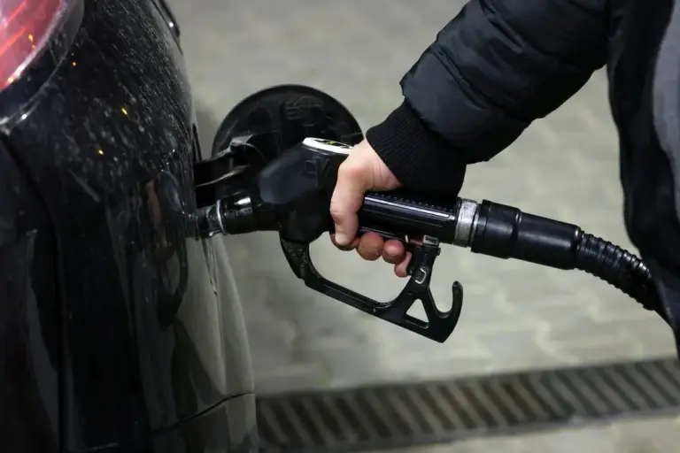 Carburanti in aumento, diesel a 2,2 euro al litro in autostrada