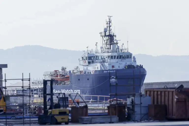 Immigrazione, fermo di 45 giorni per la Sea-Watch 5. Piantedosi: “Non rispettati gli obblighi di legge”