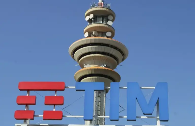 Tim, il top management aderisce all’Opas promossa da Poste Italiane