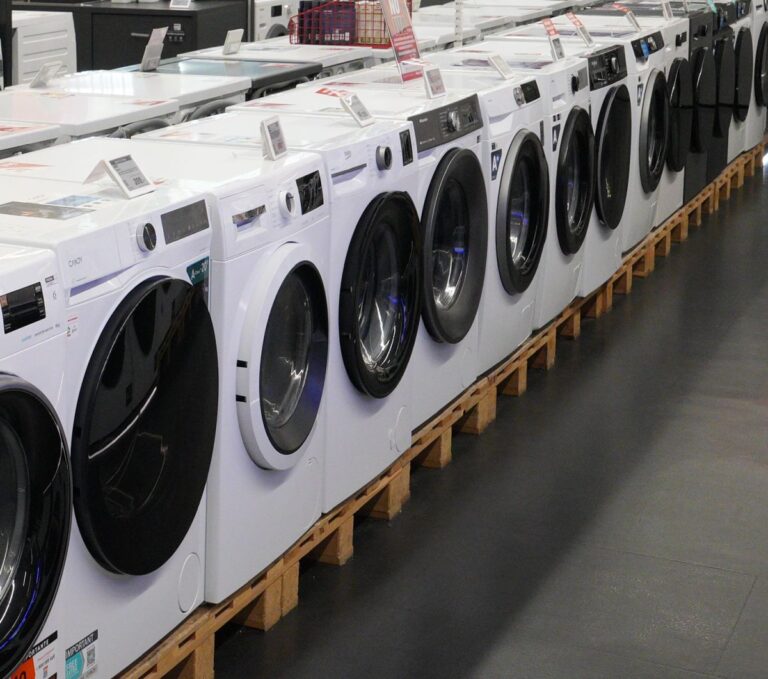 A luglio le vendite al dettaglio risultano in calo dello 0,4%, +0,8% su base annua