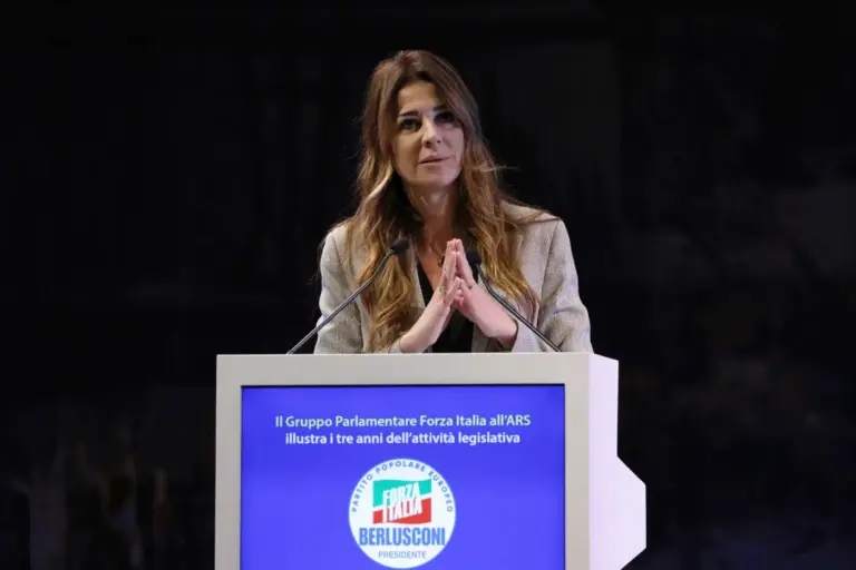 Foto ritoccata di Matilde Siracusano, bufera su Vannacci