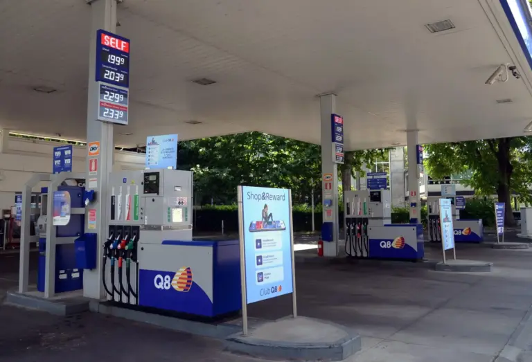 Anche Q8 applicherà un tetto al prezzo dei carburanti dall’1 ottobre, Meloni “Segnale di attenzione alle famiglie”