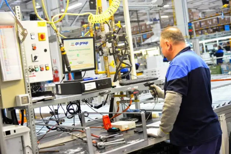 La produzione industriale a luglio aumenta dello 0,7% su base mensile