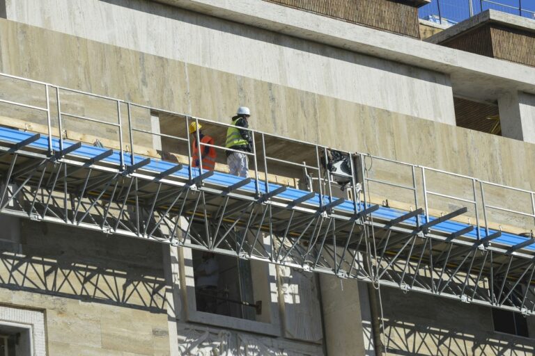 Ad agosto occupazione stabile, tasso di disoccupazione sale al 6,2%: i dati Istat