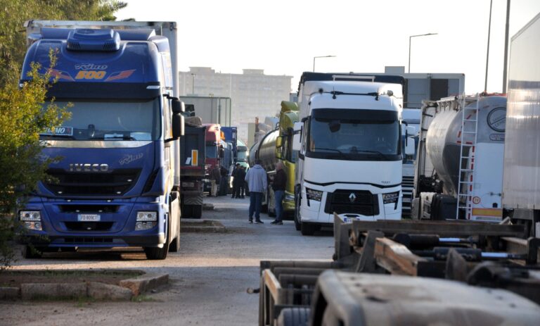 Nuovi blocchi al Sud, le associazioni dell’autotrasporto chiedono con urgenza un intervento di Piantedosi per rimuovere i presidi