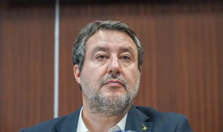 Salvini “I blocchi stradali sono reato, basta con le minacce”
